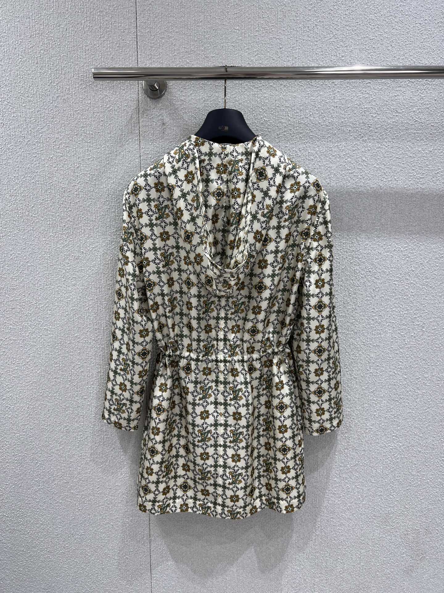 루이비통(LV) 모노그램 플라워 실크 셔츠 원피스 의류