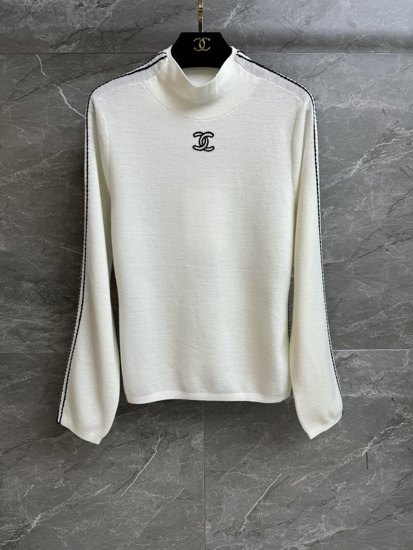 샤넬(Chanel) 2025 스키 컬렉션 로고 니트 의류