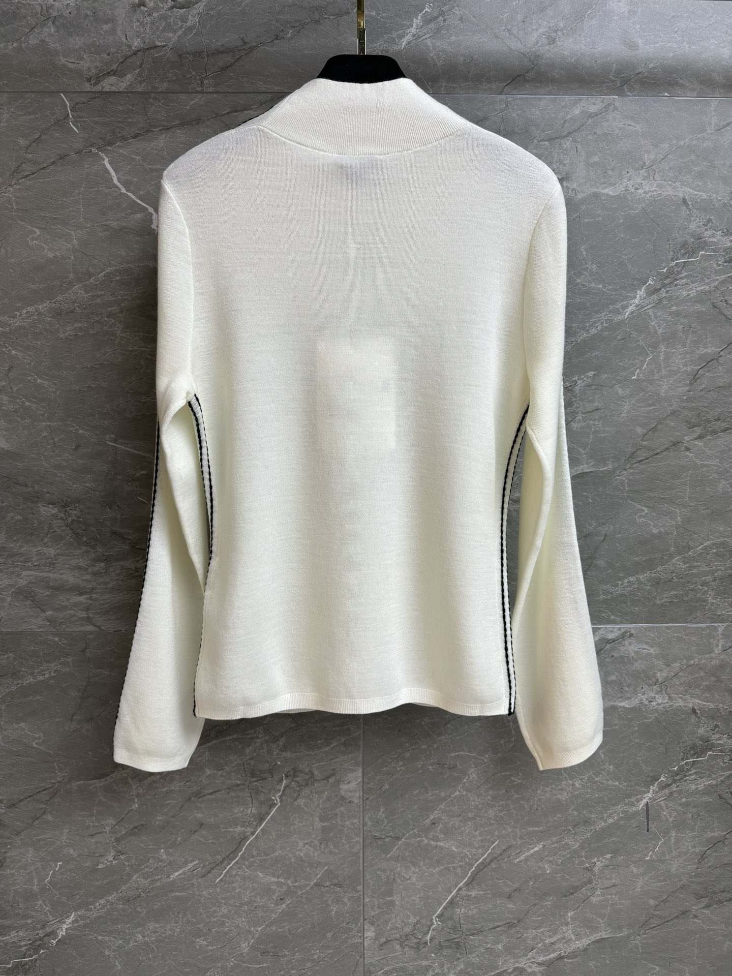 샤넬(Chanel) 2025 스키 컬렉션 로고 니트 의류