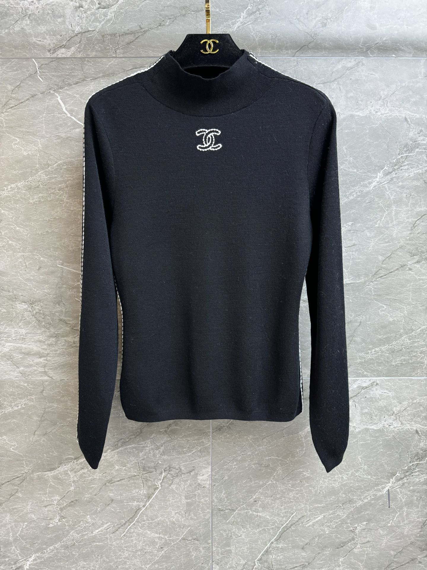 샤넬(Chanel) 2025 스키 컬렉션 로고 니트 의류