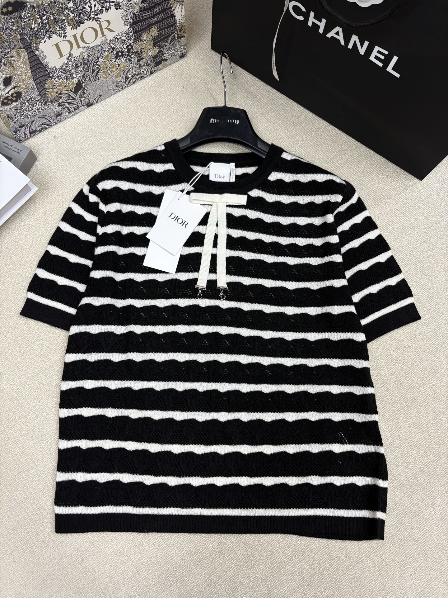 디올(Dior) 리본 쥬얼 스트라이프 반팔 니트 의류