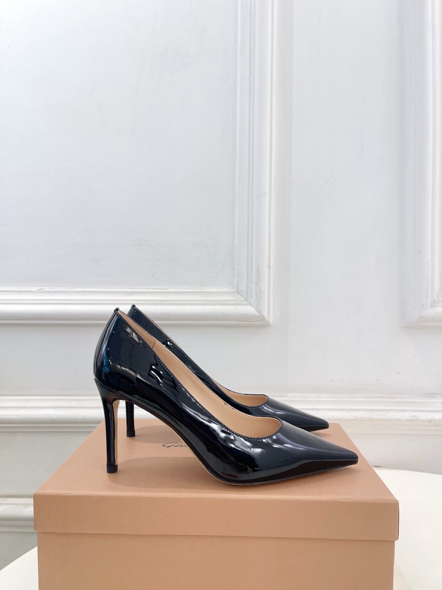 지안비토 로시(Gianvito Rossi) 클래식 토 하이힐 신발