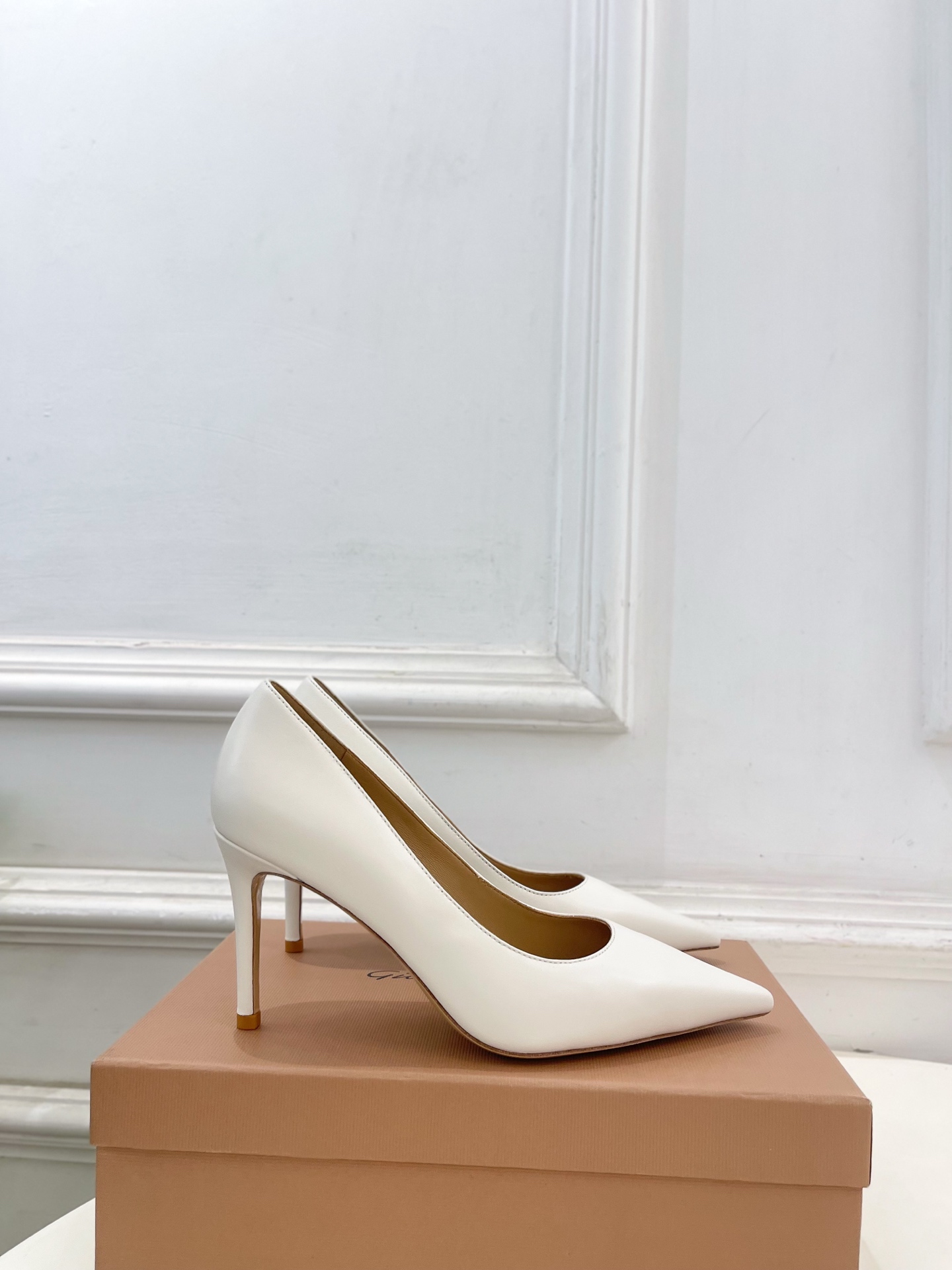 지안비토 로시(Gianvito Rossi) 클래식 토 하이힐 신발