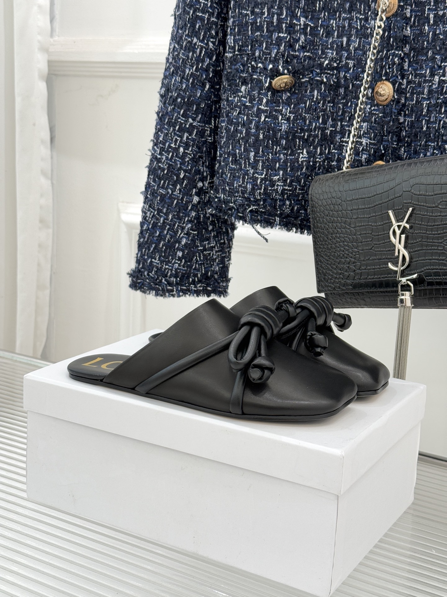 로에베(LOEWE) 리본 스퀘어토 슬리퍼 신발