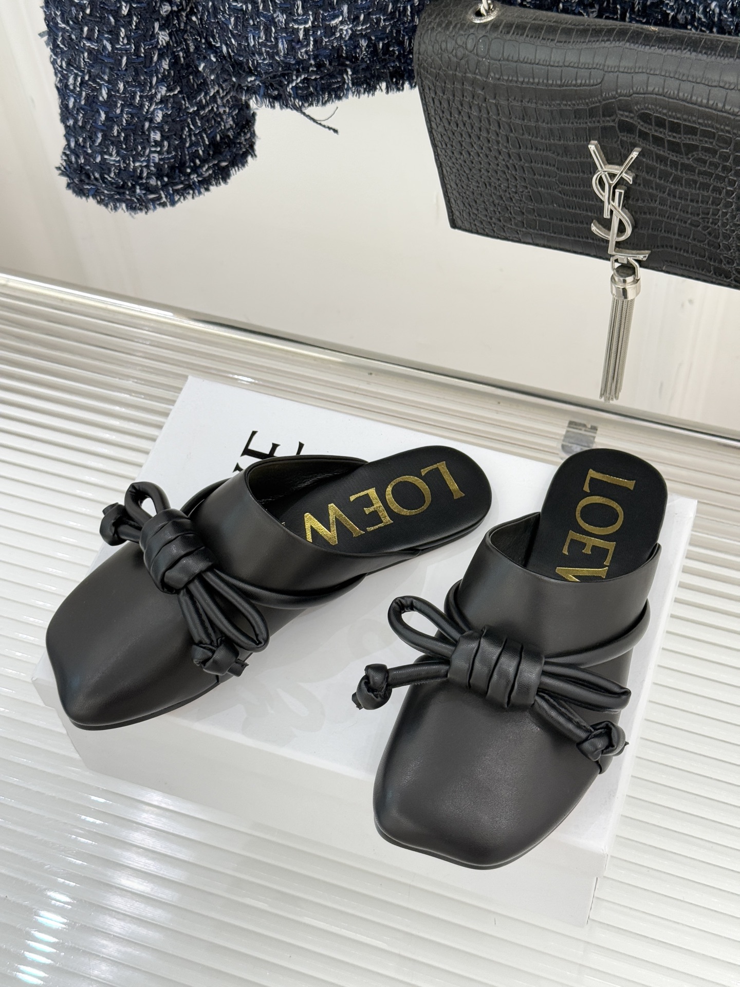 로에베(LOEWE) 리본 스퀘어토 슬리퍼 신발