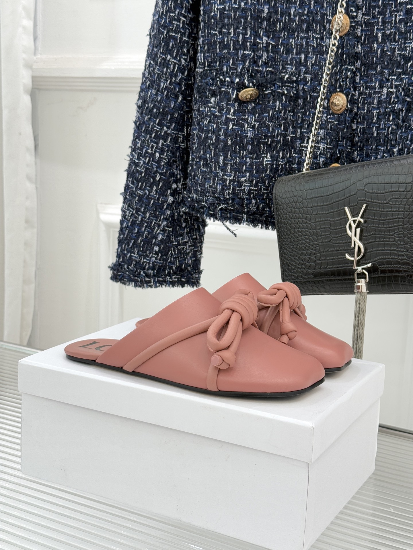 로에베(LOEWE) 리본 스퀘어토 슬리퍼 신발