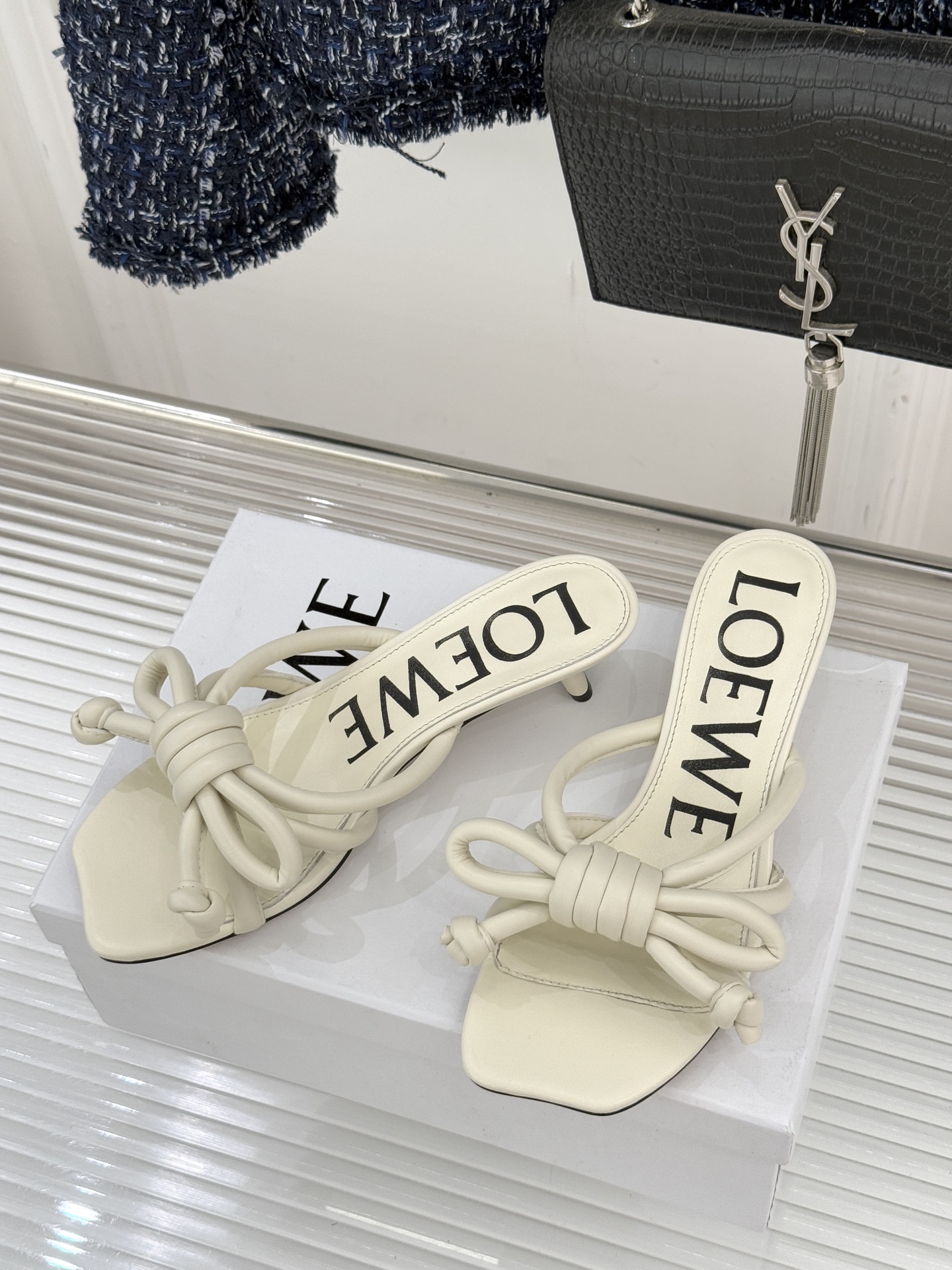 로에베(LOEWE) 리본 캣힐 슬리퍼 신발