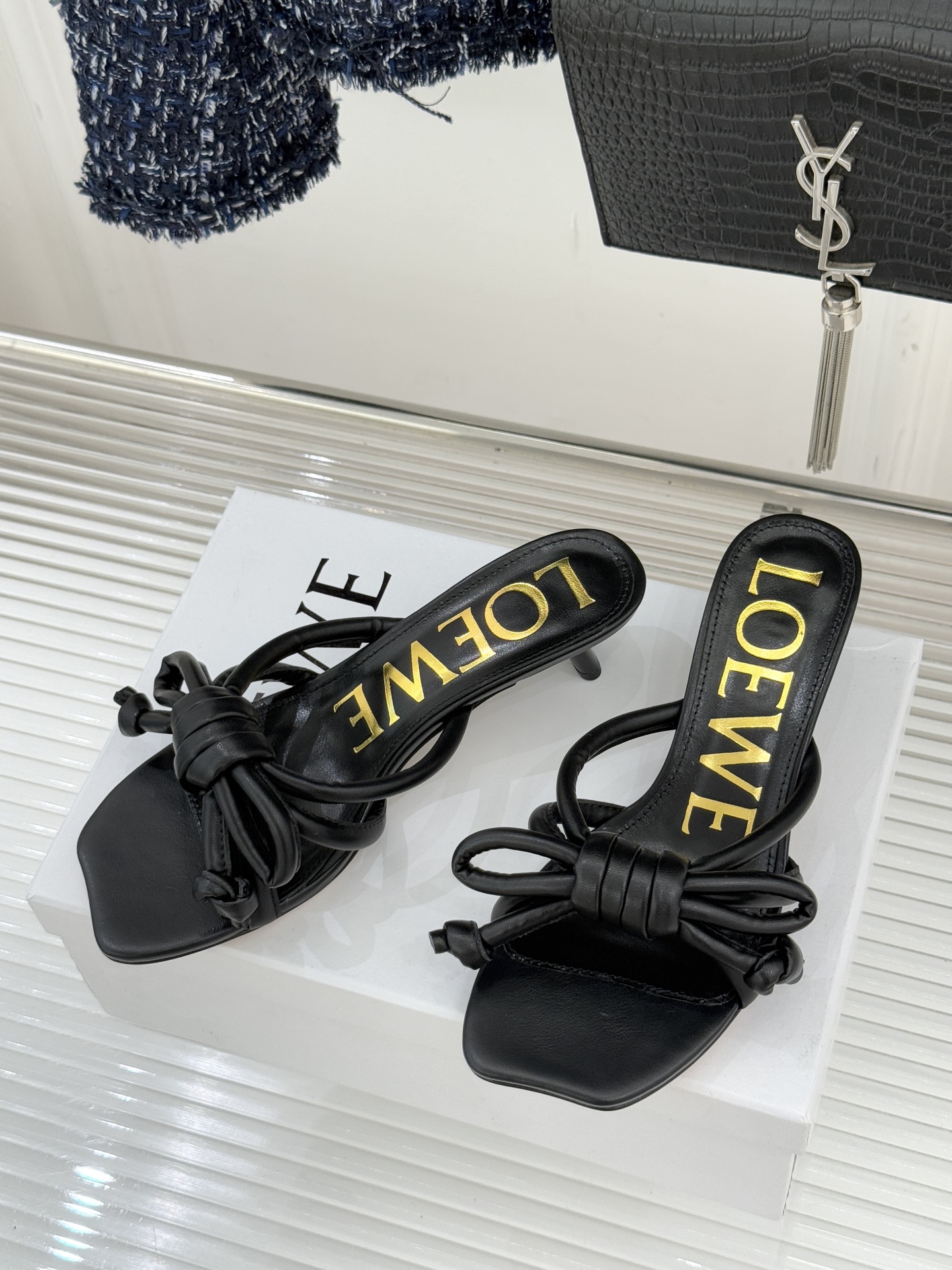 로에베(LOEWE) 리본 캣힐 슬리퍼 신발