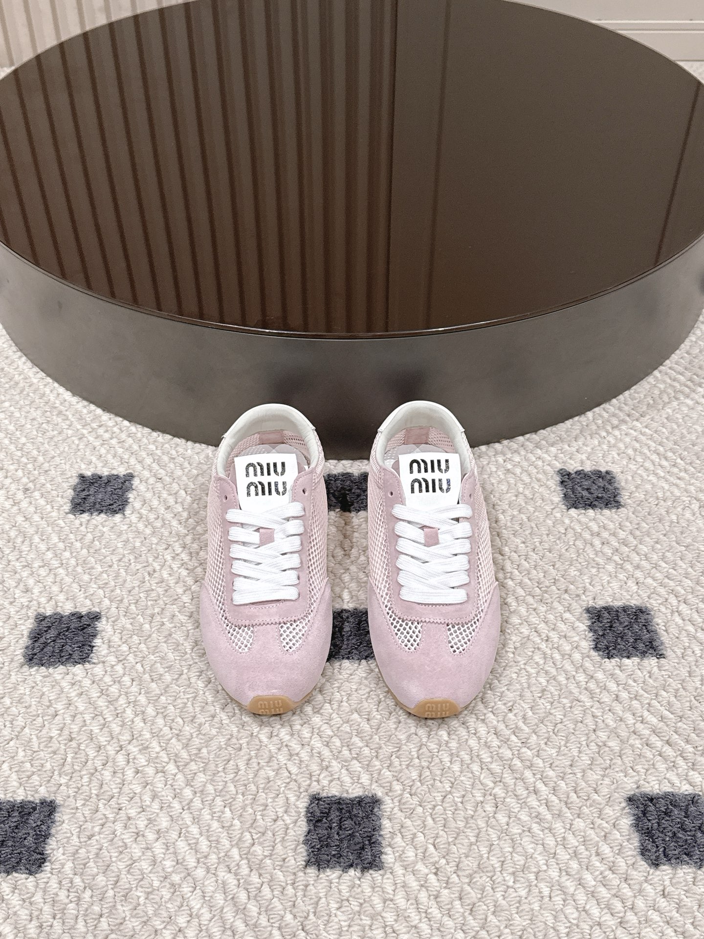 미우미우(MiuMiu) 메쉬 독일군 트레이너 스니커즈 신발