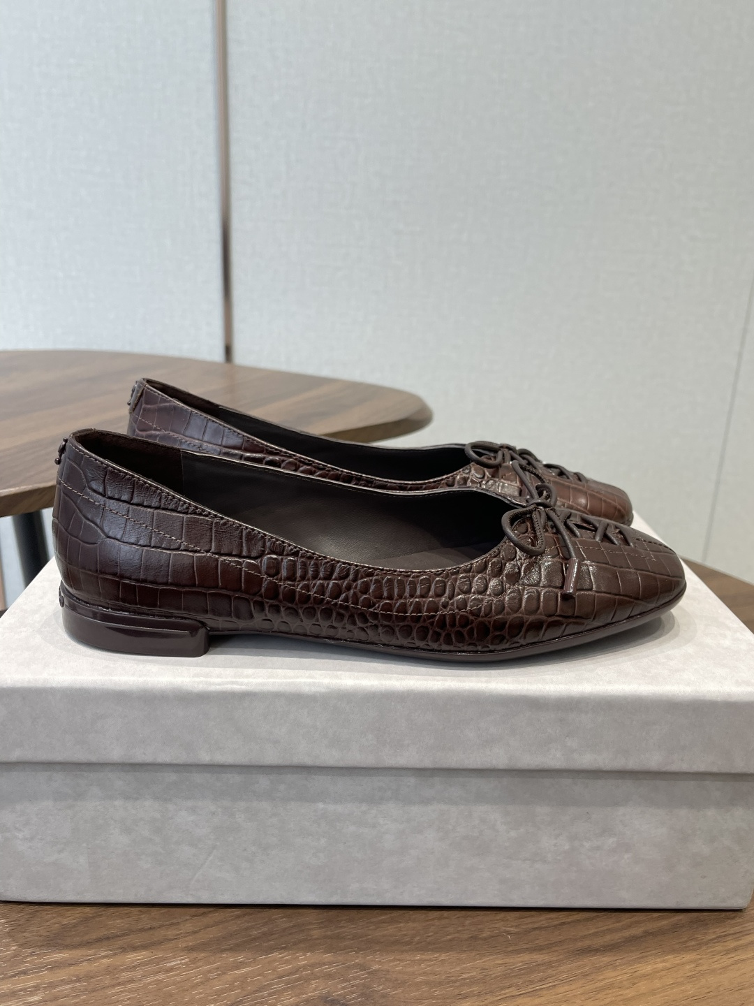 지미추(Jimmy Choo) 리본 플랫 슈즈 신발