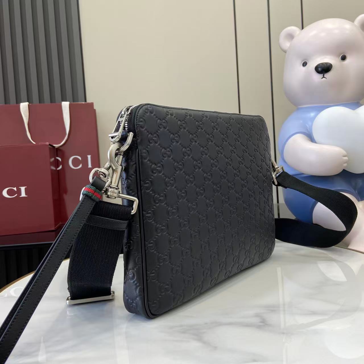 GUCCI 구찌 GG 엠블럼 블랙 엠보싱 서류 & 크로스백 가방(850214)