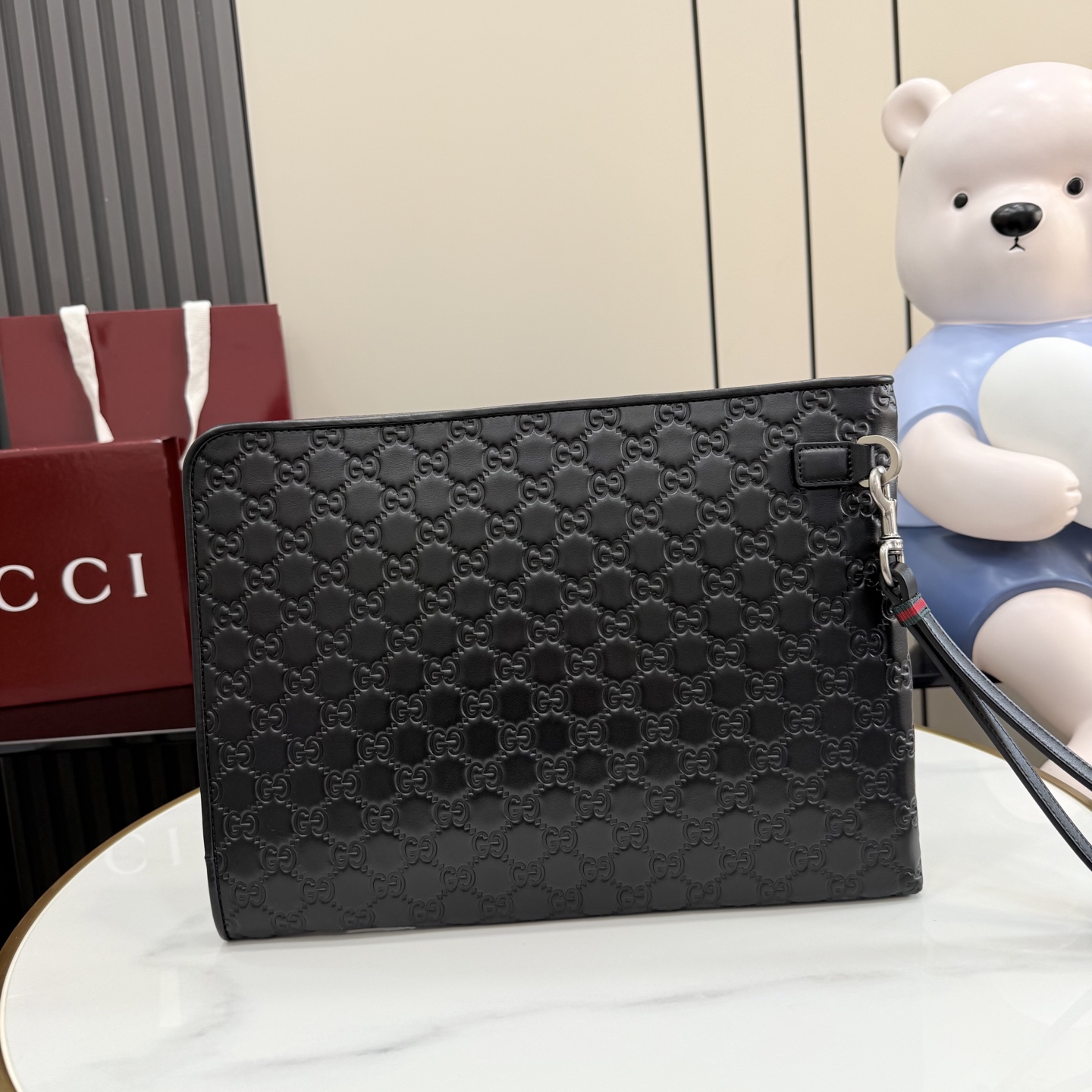 GUCCI 구찌 GG 엠블럼 블랙 엠보싱 클러치 가방 라지(850224)