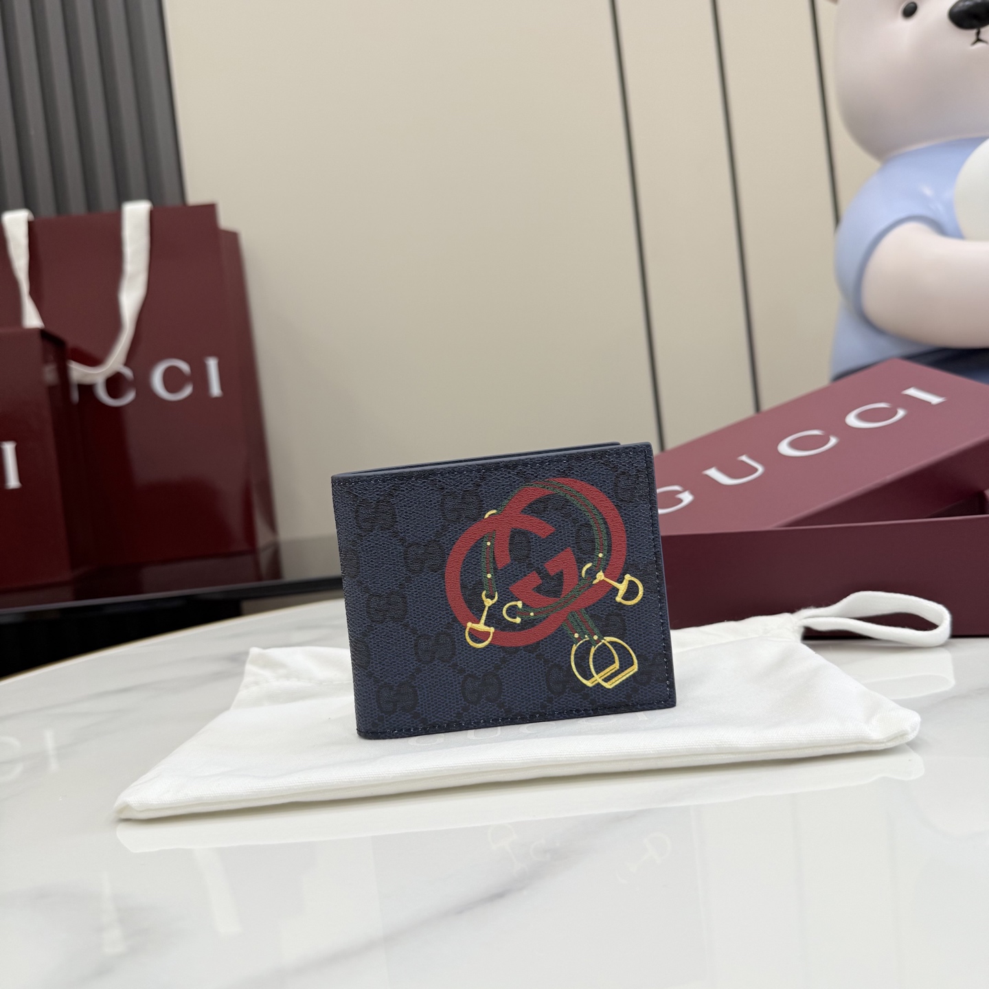 GUCCI 구찌 GG 수프림 인터로킹 G & 홀스빗 프린트 반지갑 지갑 (853434)