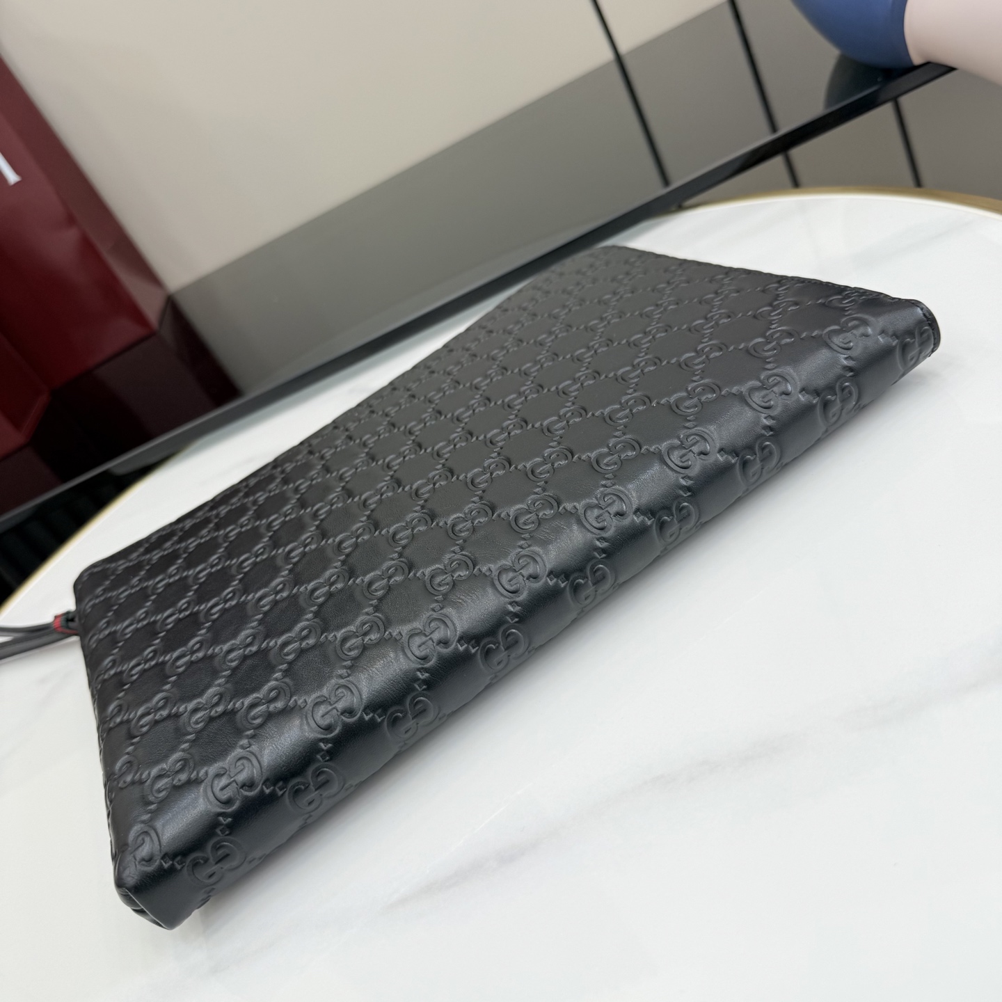 GUCCI 구찌 GG 엠블럼 블랙 엠보싱 레더 클러치 가방 (850223)