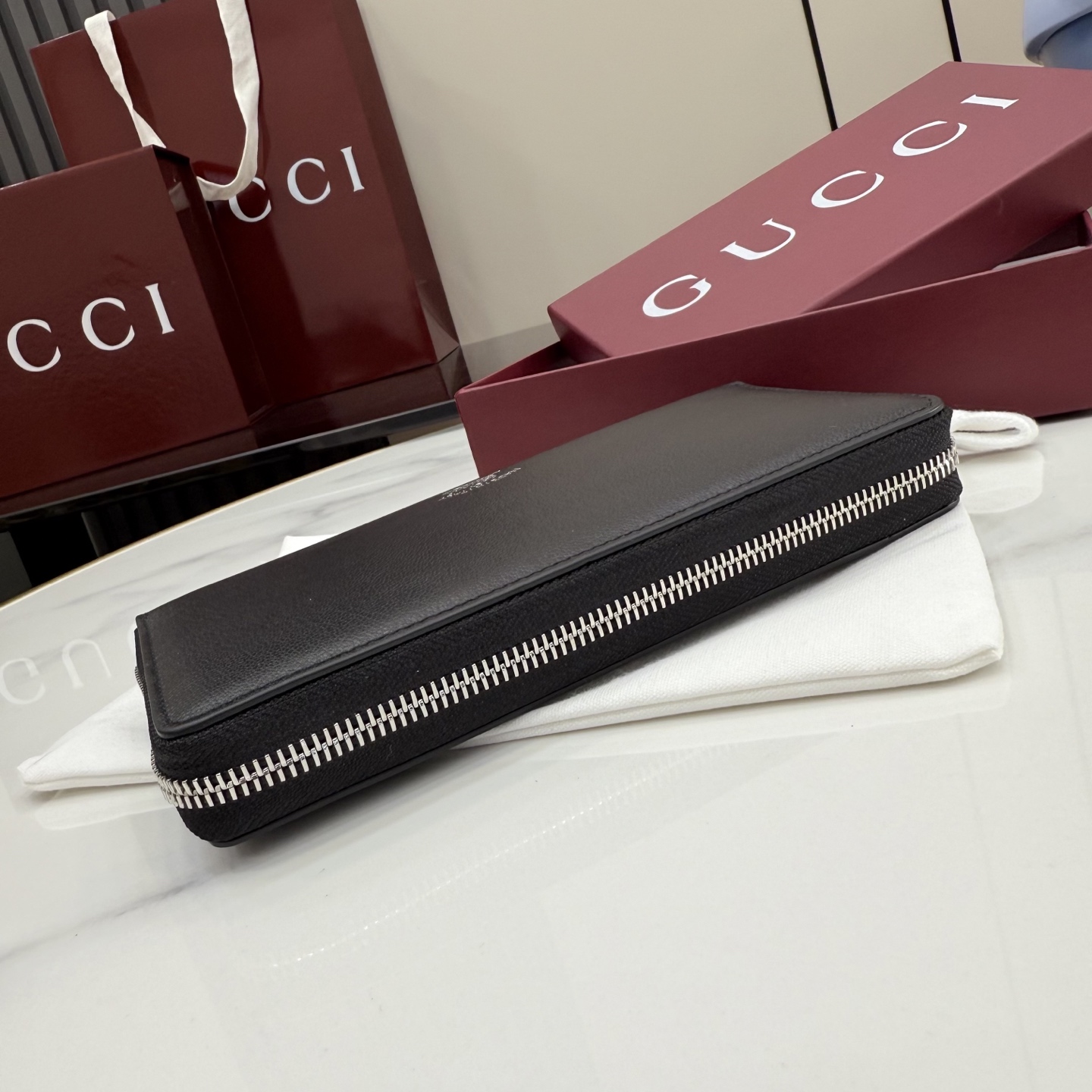 GUCCI 구찌 2026 SS 리라(Lira) 짚 어라운드 장지갑 (867318)