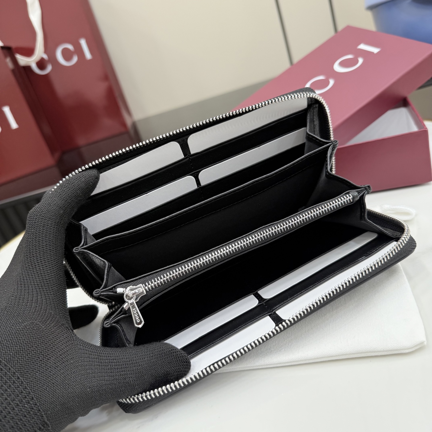 GUCCI 구찌 2026 SS 리라(Lira) 짚 어라운드 장지갑 (867318)