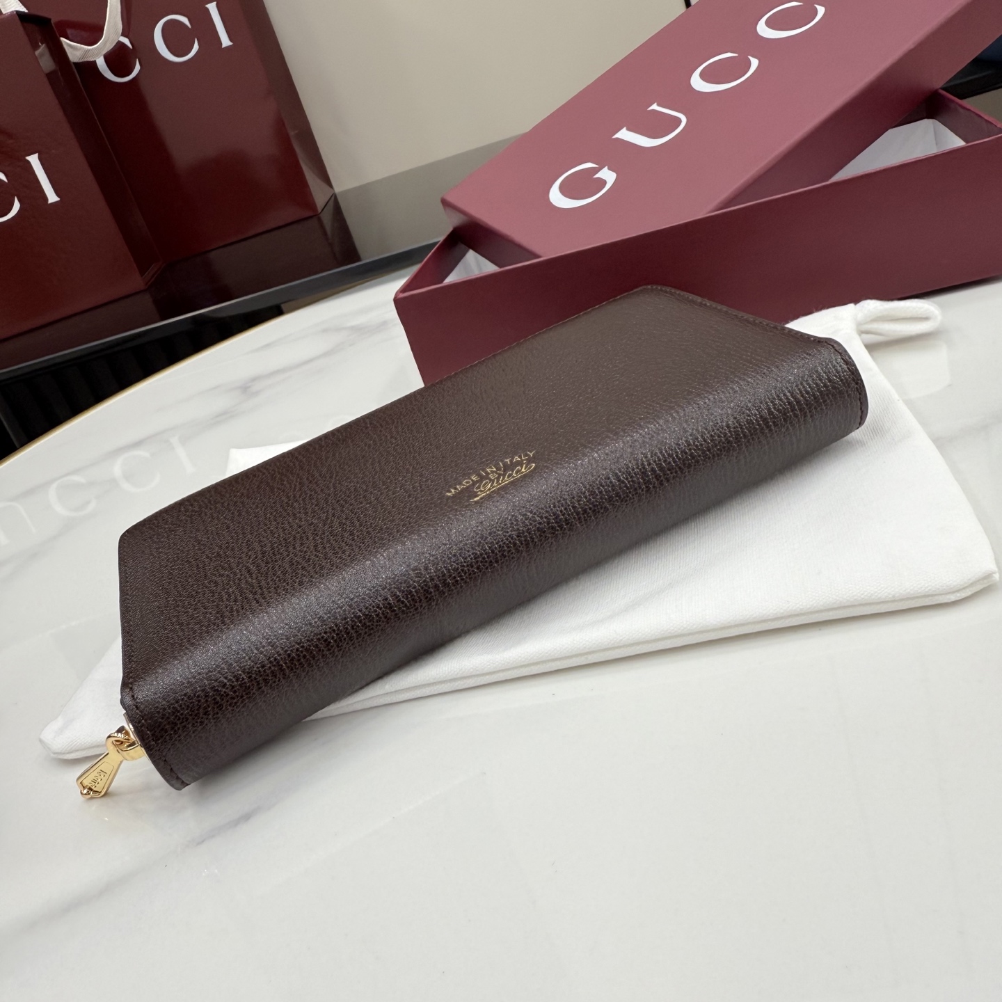 GUCCI 구찌 2026 SS 리라(Lira) 짚 어라운드 장지갑 (867318)