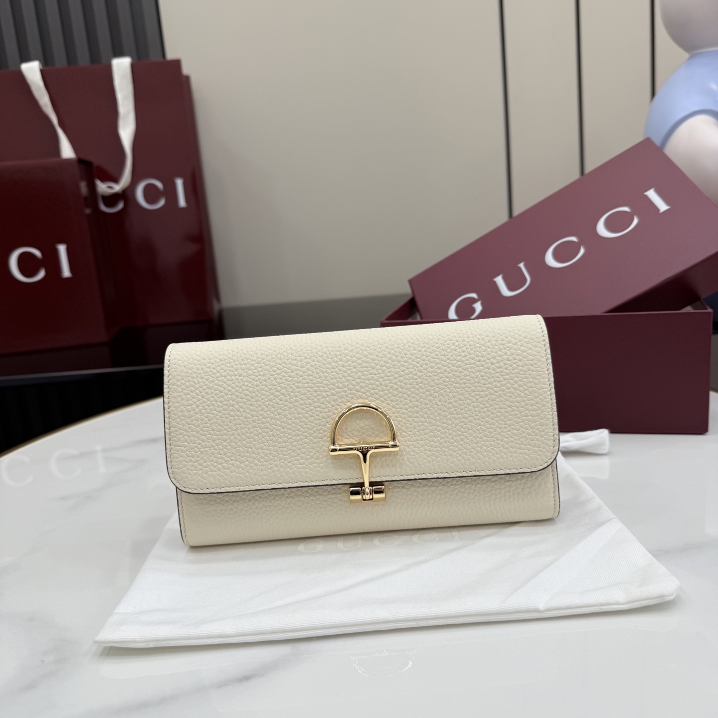 GUCCI 구찌 하프 홀스빗 레더 플랩 장지갑 - 화이트 (848791)
