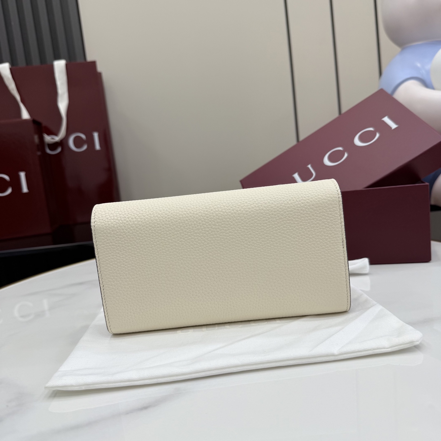 GUCCI 구찌 하프 홀스빗 레더 플랩 장지갑 - 화이트 (848791)