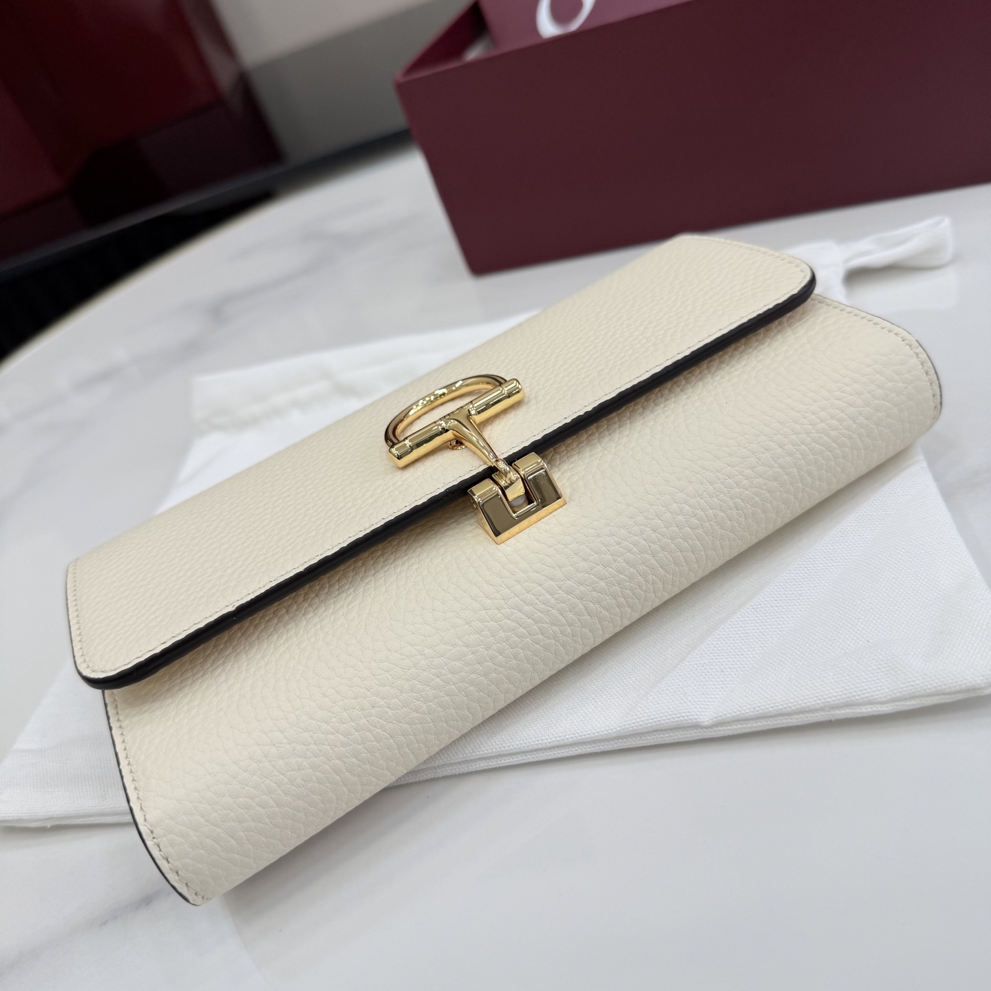 GUCCI 구찌 하프 홀스빗 레더 플랩 장지갑 - 화이트 (848791)