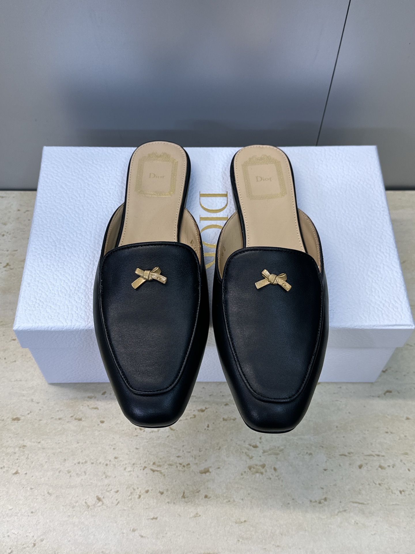 디올(DIOR) 베이비 보우 젤리 컬러 뮬 신발