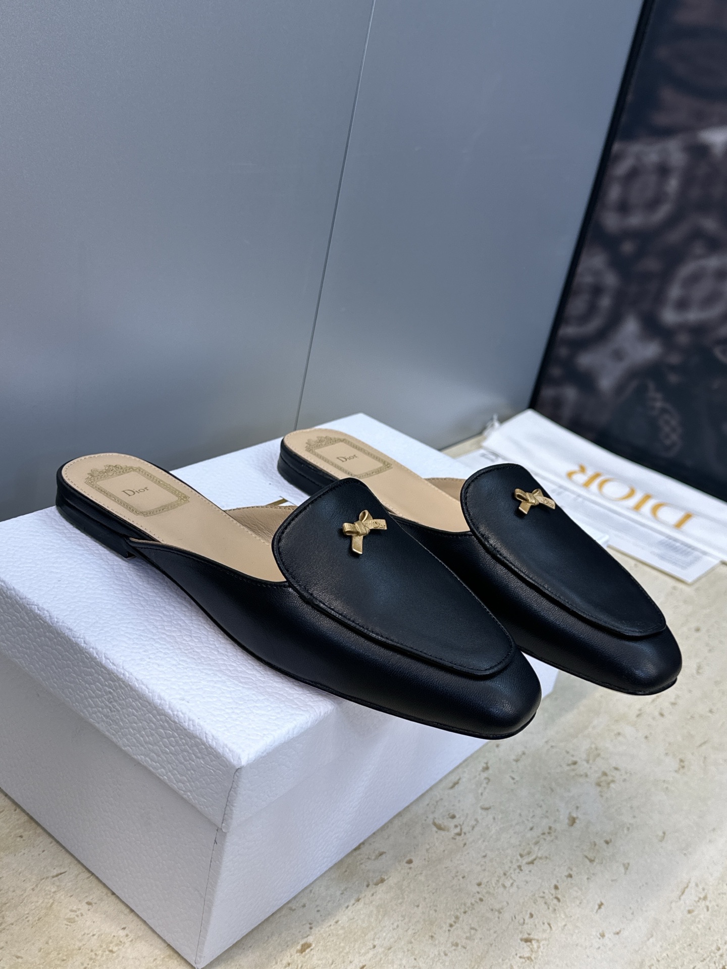 디올(DIOR) 베이비 보우 젤리 컬러 뮬 신발