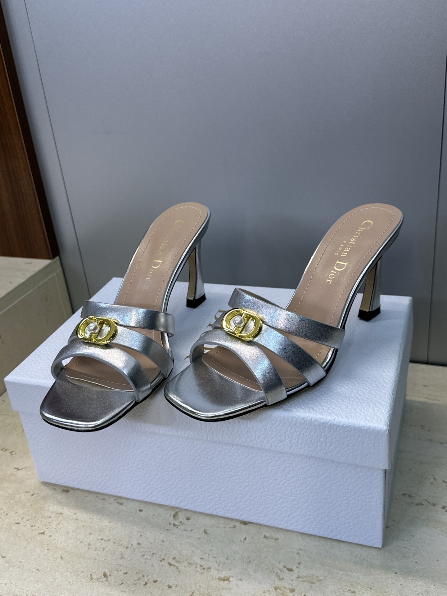 디올(DIOR) 젤리 크로스 스트랩 힐 신발