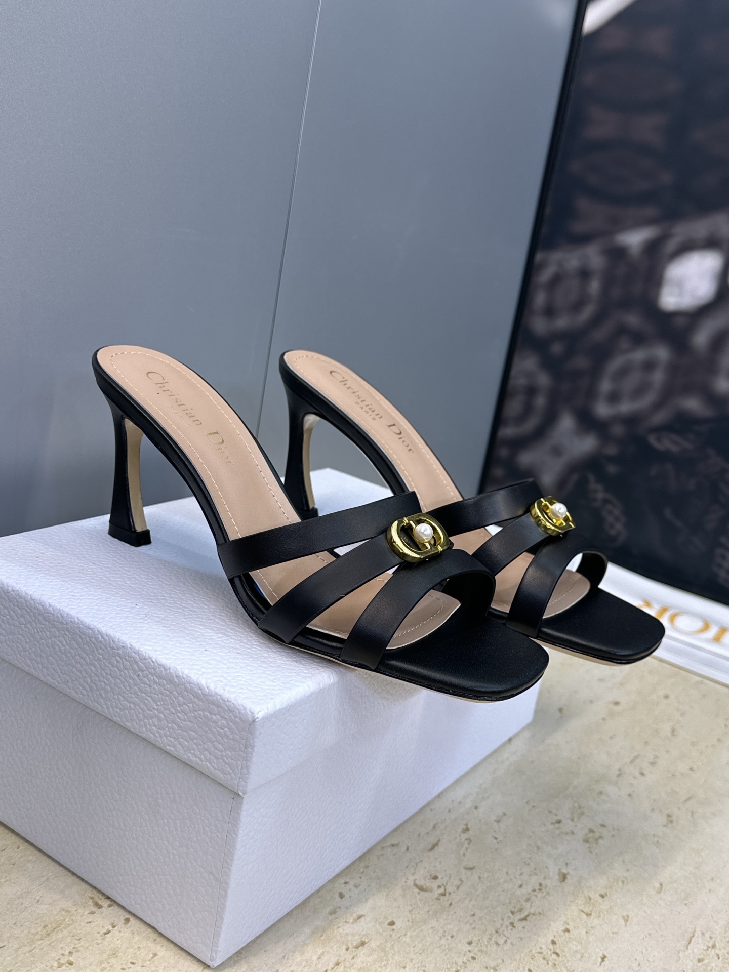 디올(DIOR) 젤리 크로스 스트랩 힐 신발