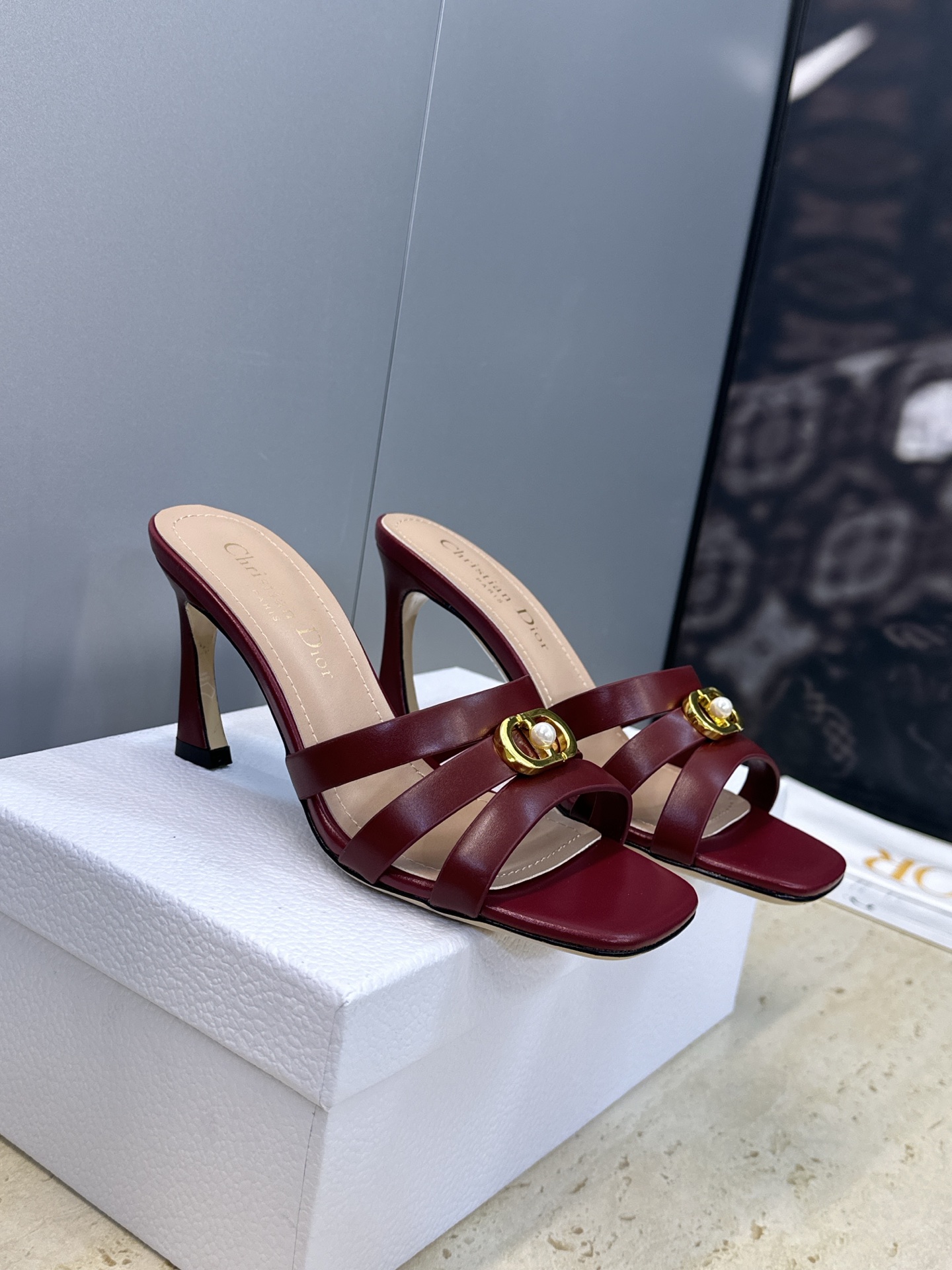 디올(DIOR) 젤리 크로스 스트랩 힐 신발