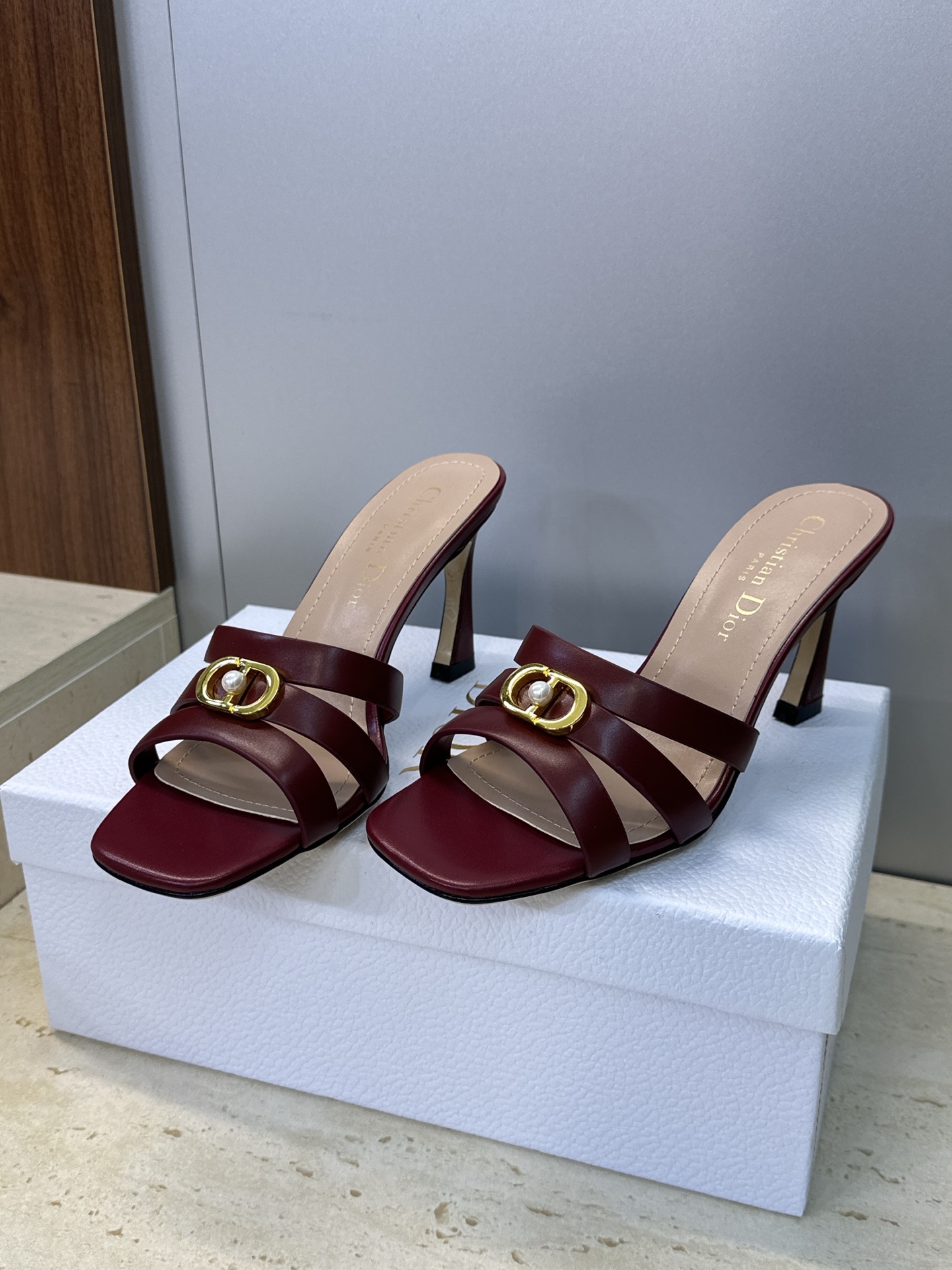 디올(DIOR) 젤리 크로스 스트랩 힐 신발