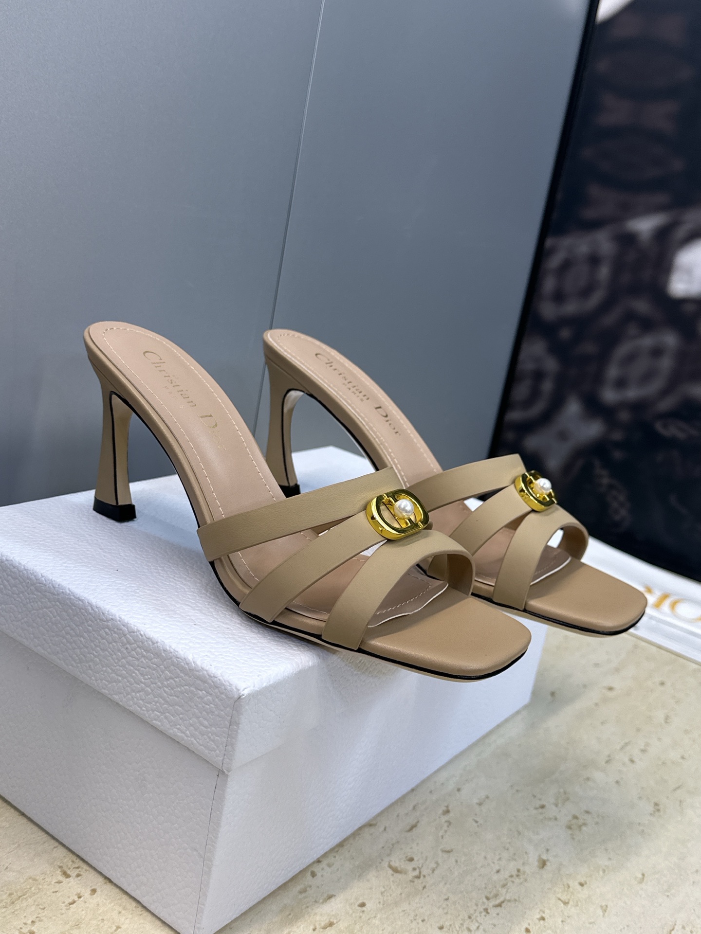 디올(DIOR) 젤리 크로스 스트랩 힐 신발