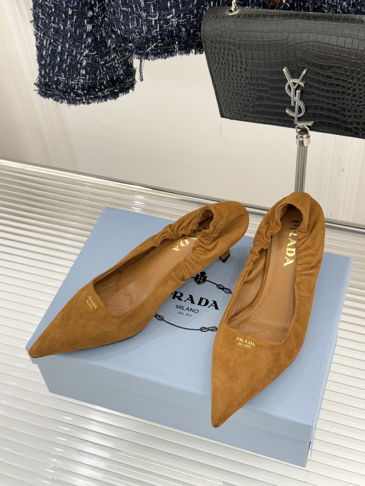 프라다(PRADA) 빈티지 레터링 캣힐 슈즈 신발