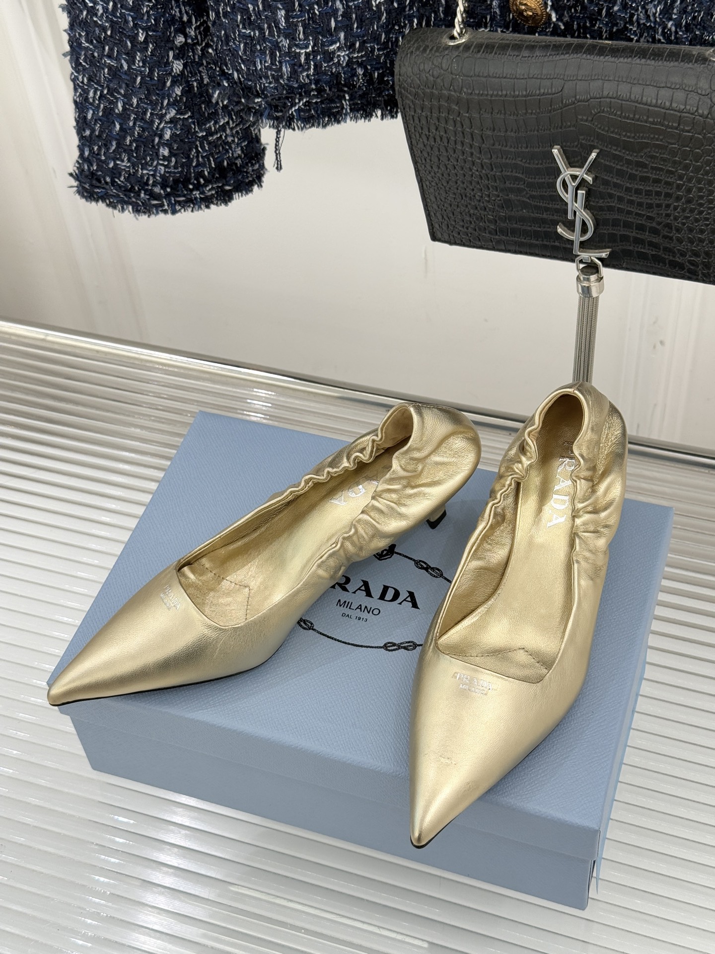 프라다(PRADA) 빈티지 레터링 캣힐 슈즈 신발