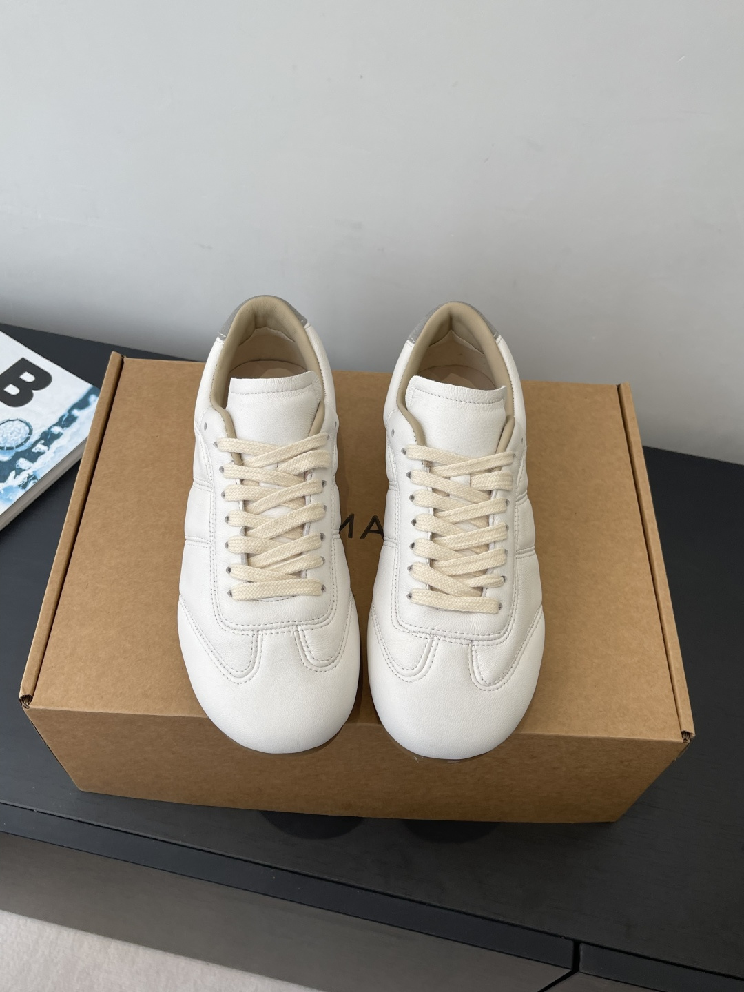 르메르(LEMAIRE) 소프트 독일군 트레이너 플랫 스니커즈 신발