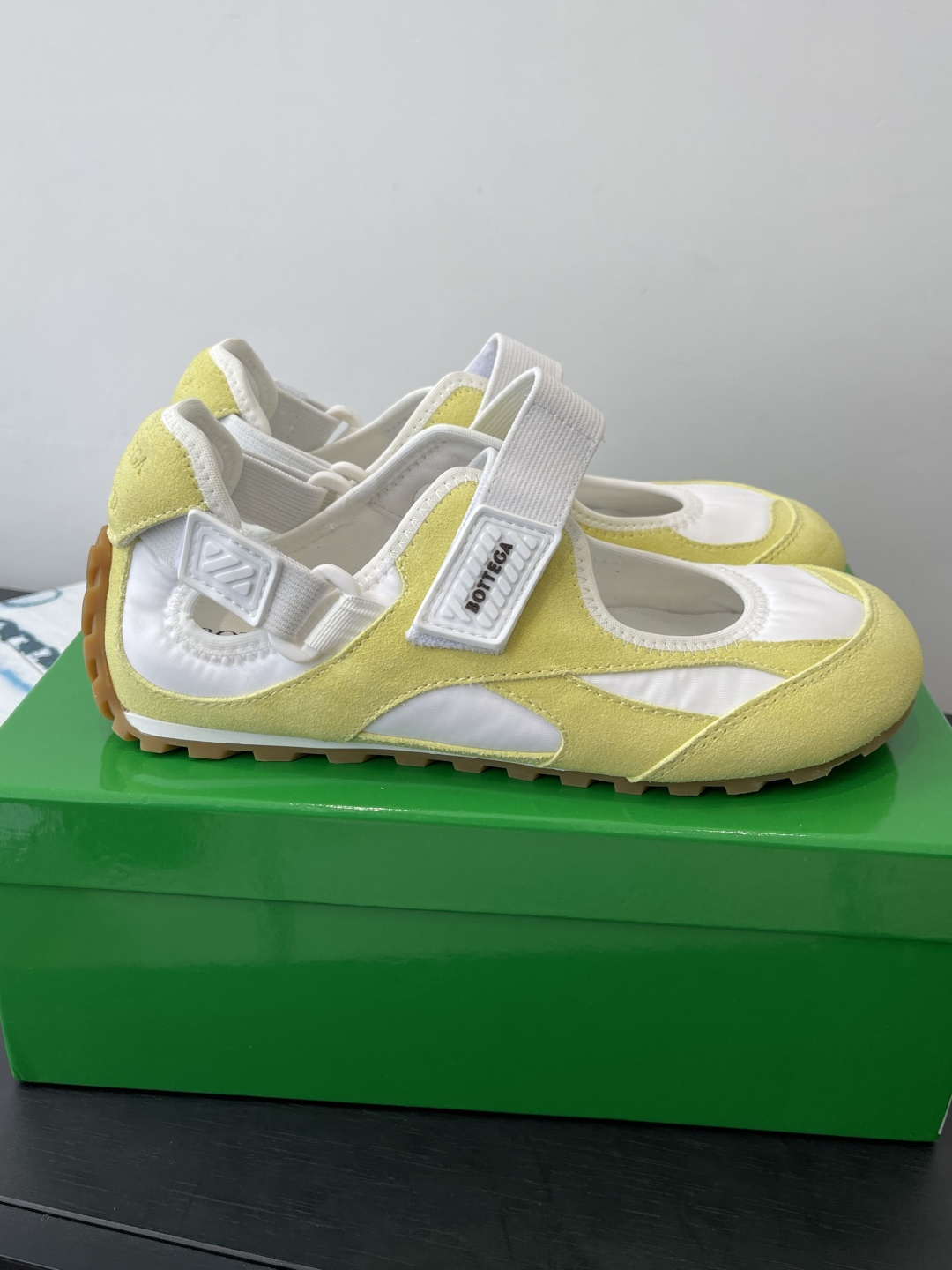 보테가 베네타(Bottega Veneta) 메리제인 캐주얼 스니커즈 신발