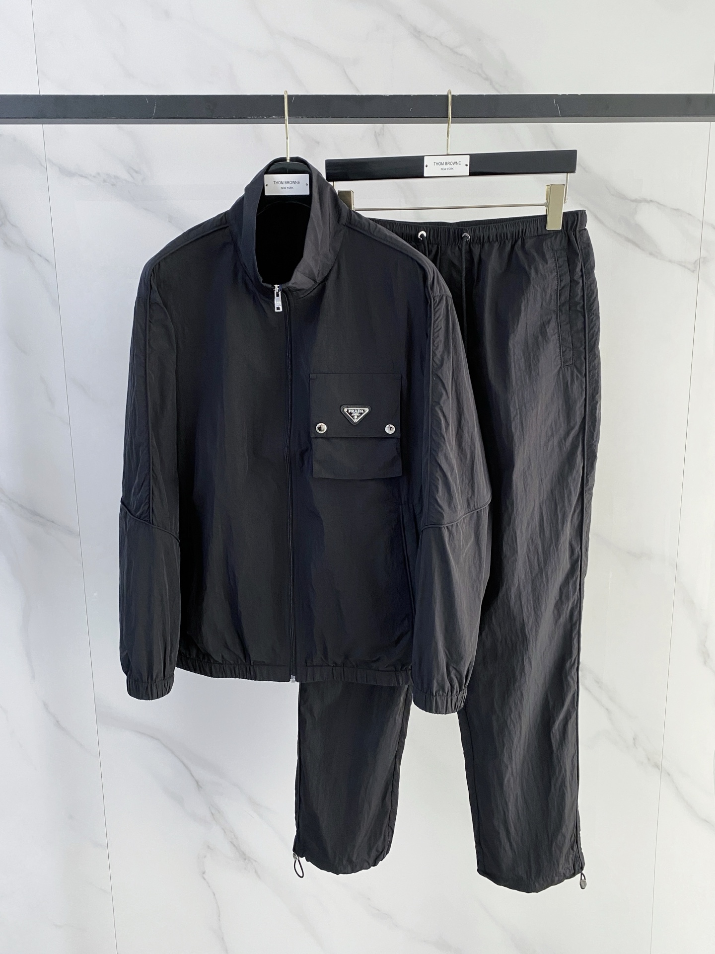 프라다(PRADA) 나일론 바람막이 트레이닝 세트 의류