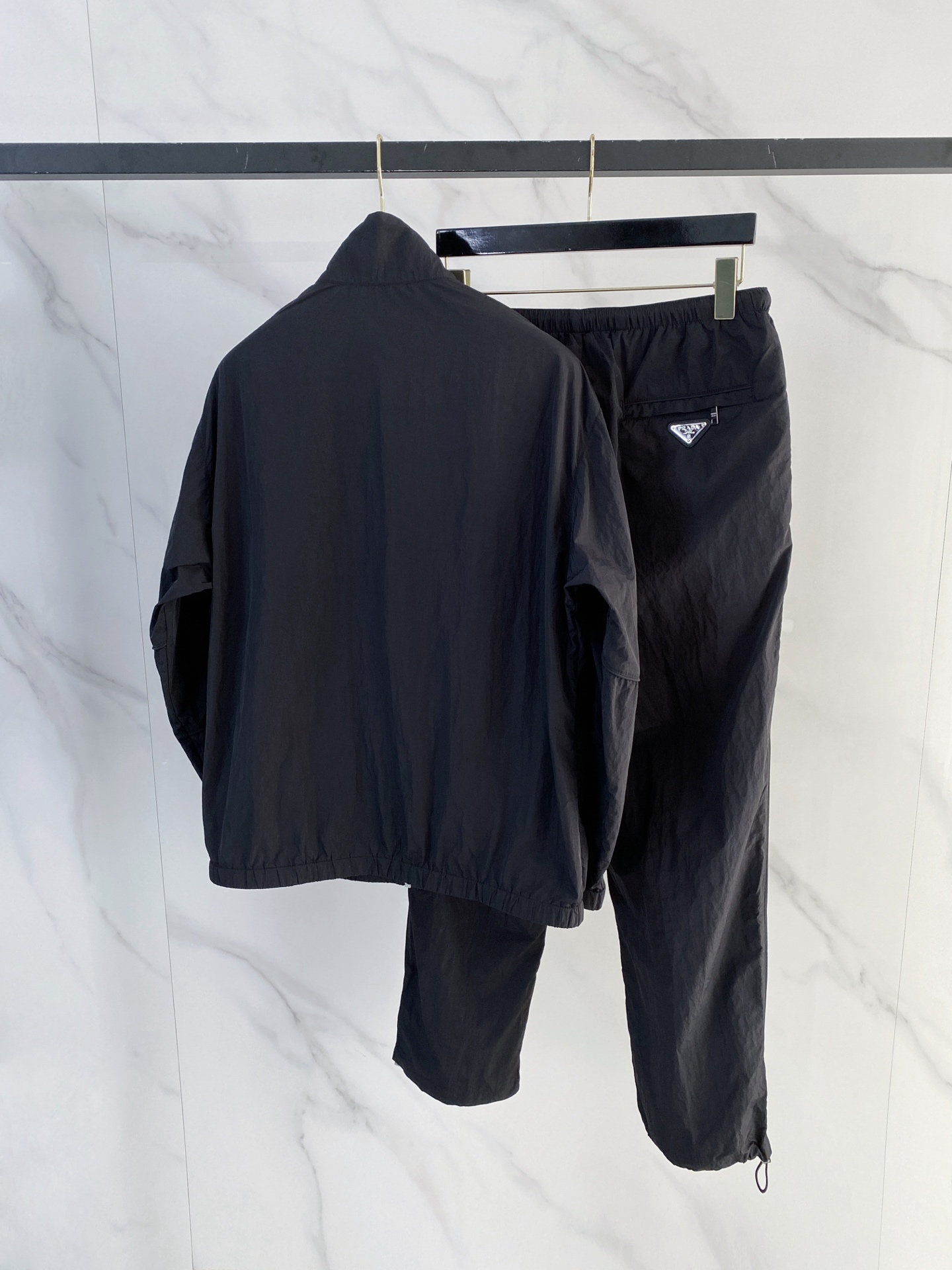 프라다(PRADA) 나일론 바람막이 트레이닝 세트 의류