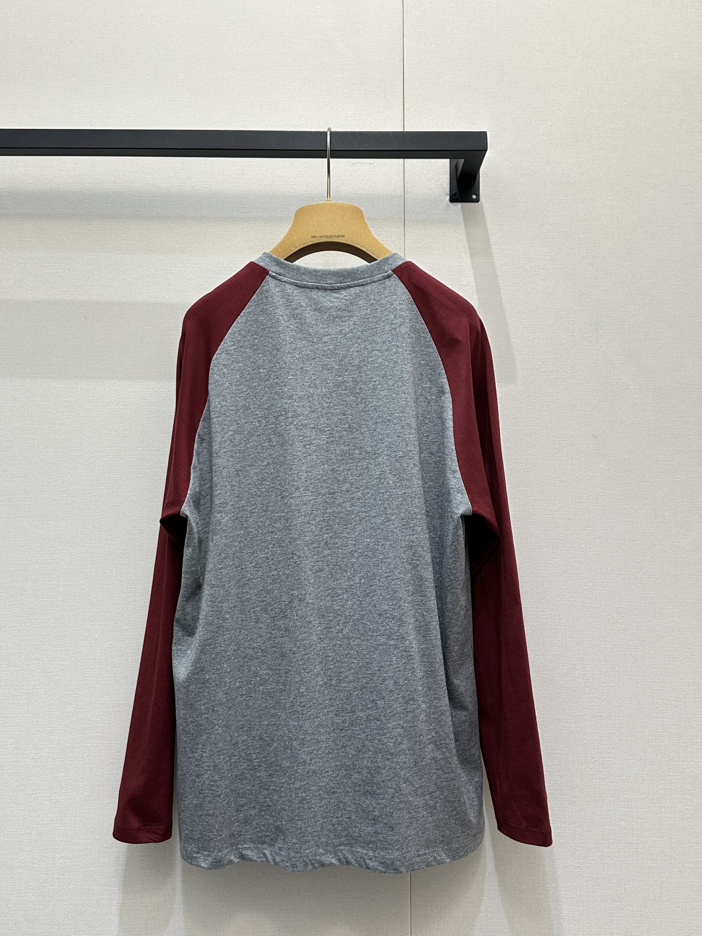 miumiu 미우미 26SS 레트로 래글런 헨리넥 롱슬리브 긴팔 티셔츠 의류