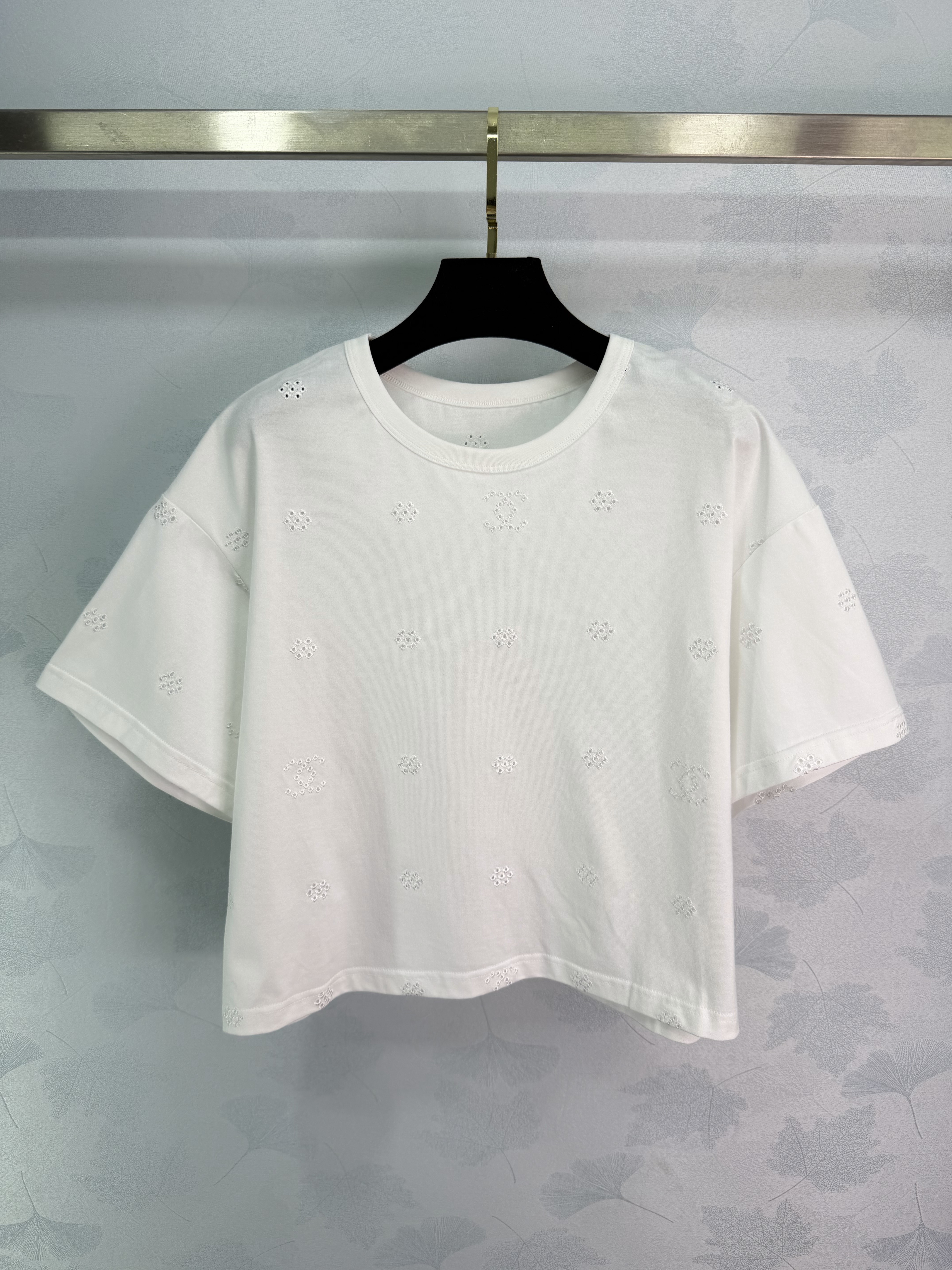 Chane 샤넬 26SS 펀칭 자수 아일렛 크롭 나팔 티셔츠 의류