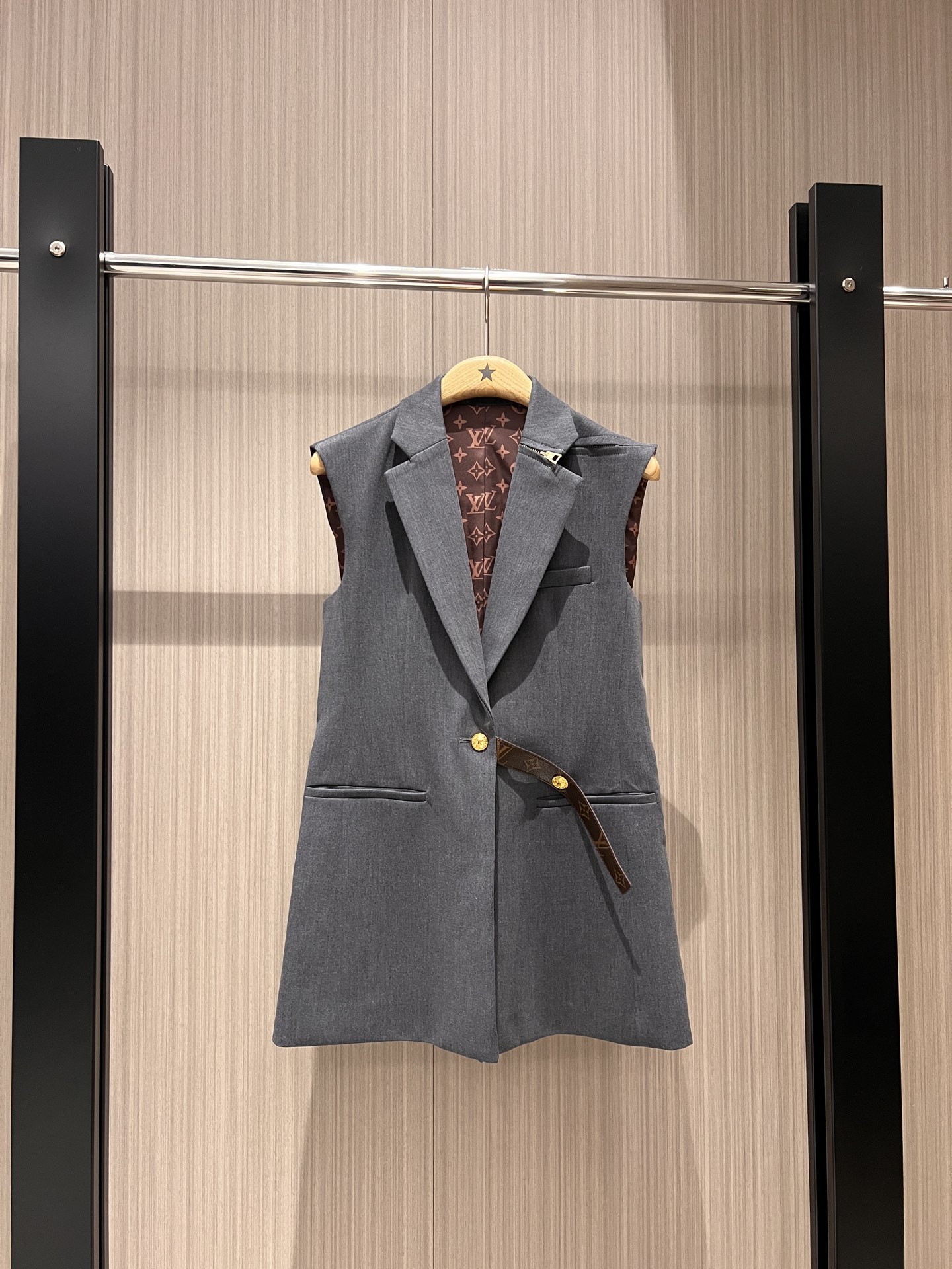 LV 루이비통 모노그램 안감 언밸런스 지퍼 베스트 조끼 민소매 자켓 재킷 의류