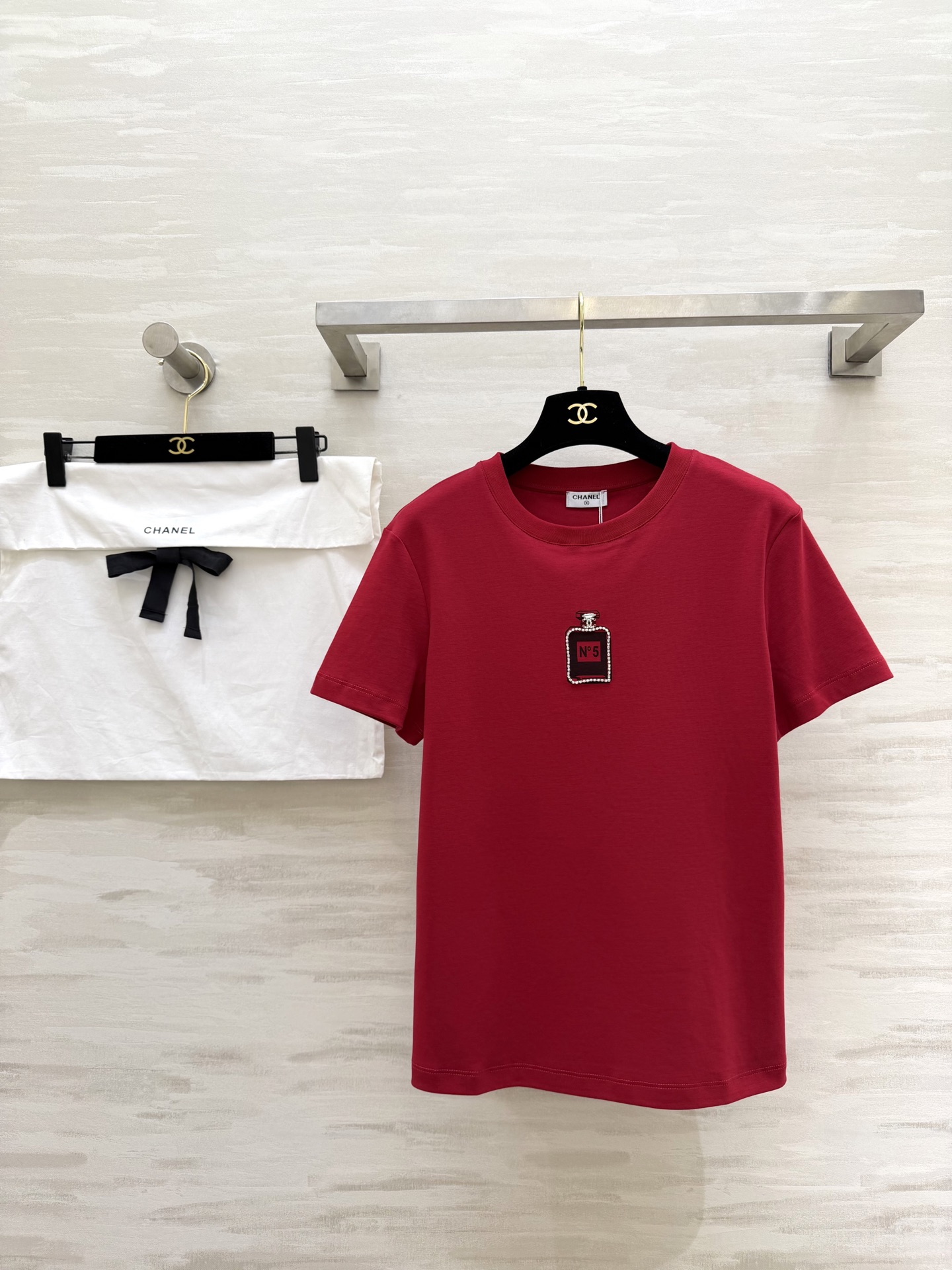 Chanel 샤넬 26SS 클래식 N°5 비딩 쥬얼 반팔 티셔츠 의류