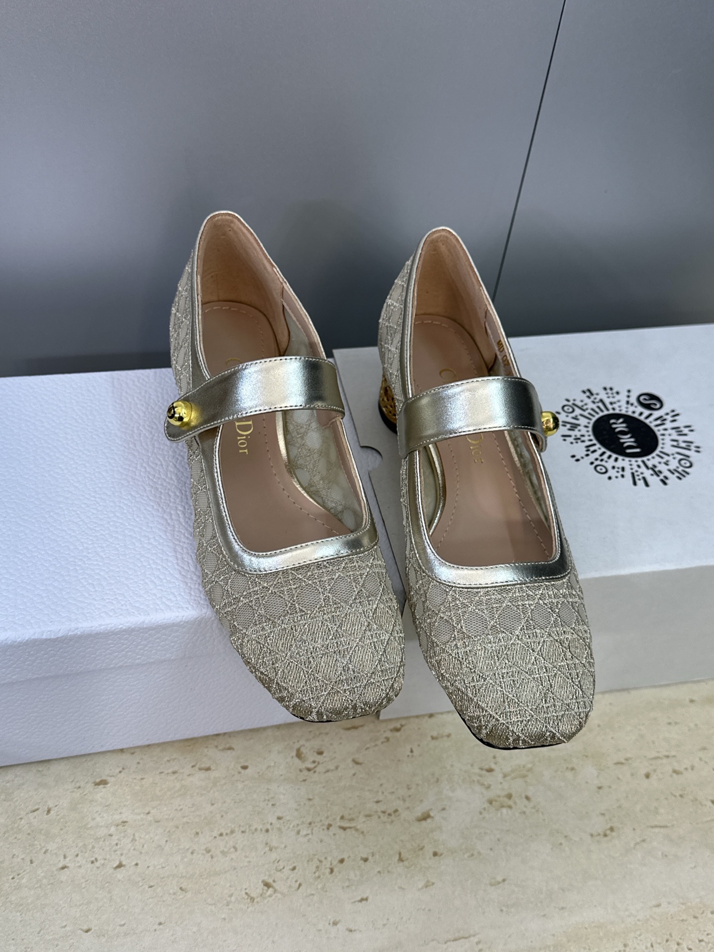 디올(DIOR) 자수 여성 슈즈 신발