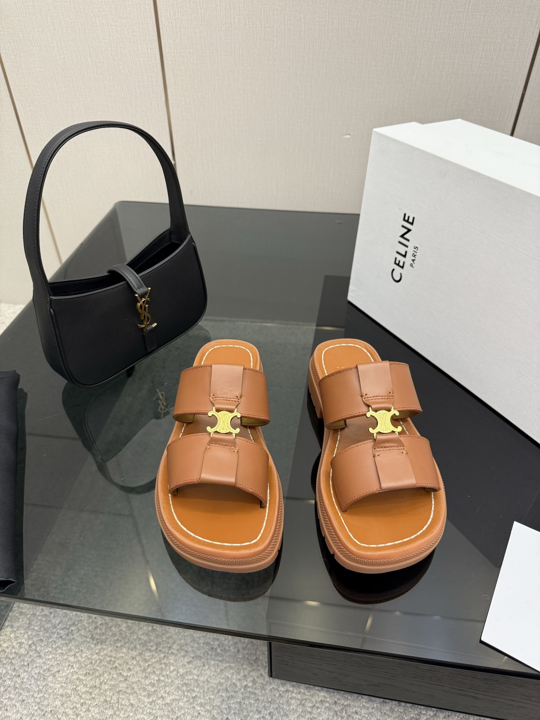 셀린느(CELINE) 빈티지 무드 샌들 신발