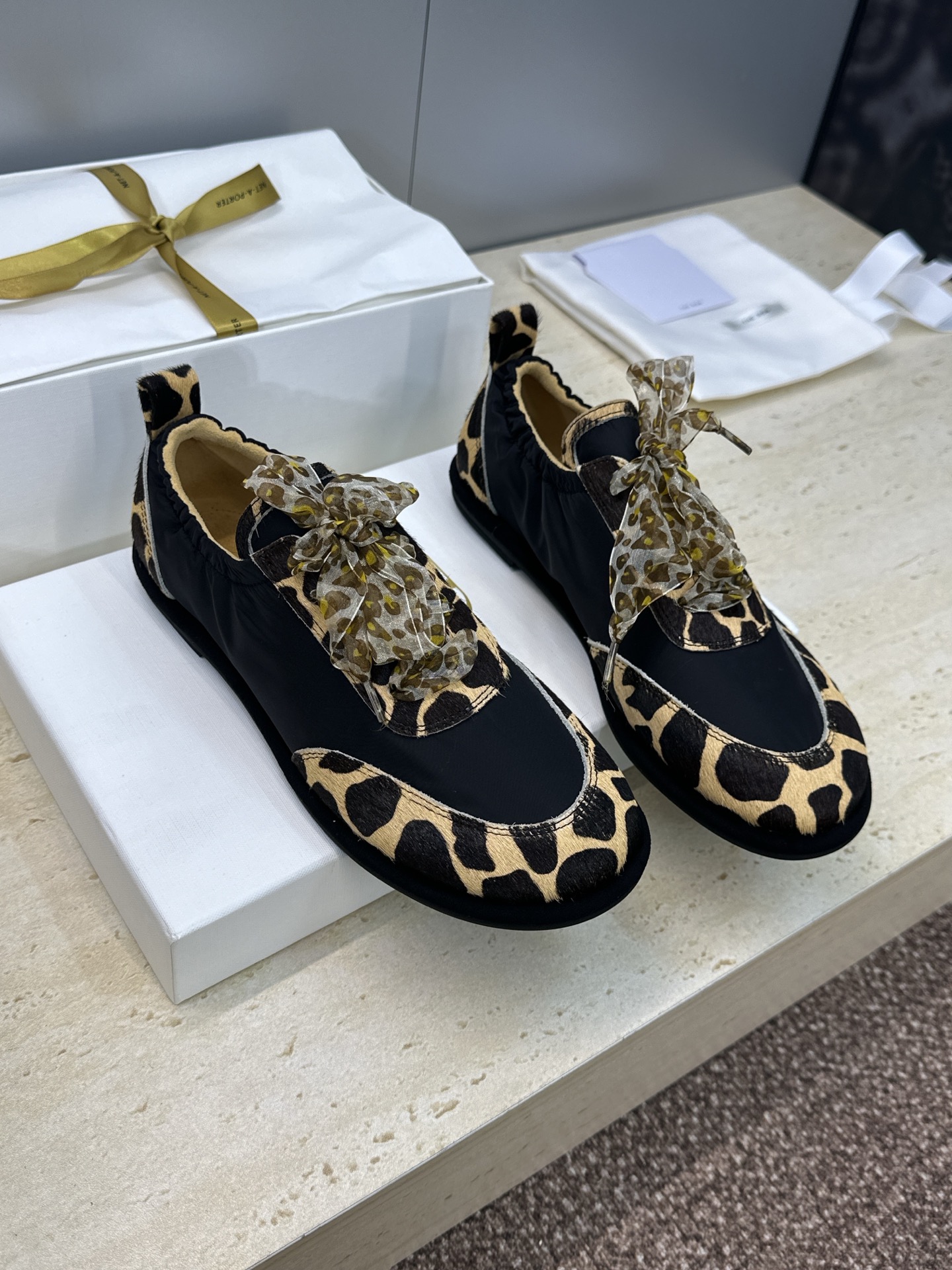 더로우(The Row) 패턴 마모 레이스업 캐주얼 플랫 슈즈 신발