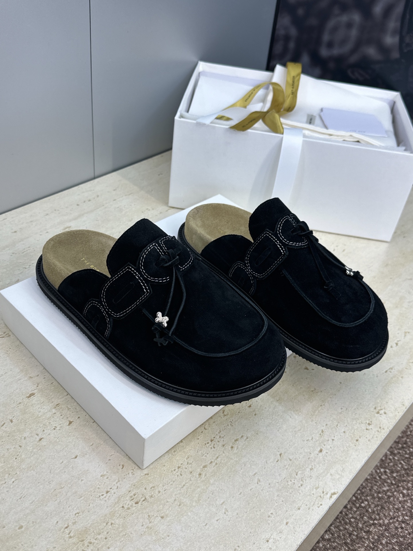 더 로우(The Row) 리본 태슬 뮬 샌들 신발