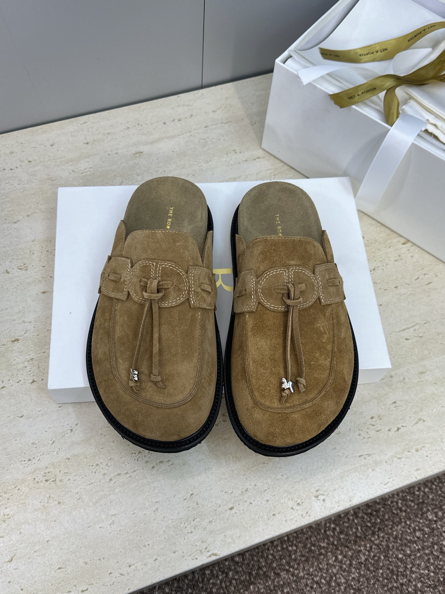 더 로우(The Row) 리본 태슬 뮬 샌들 신발