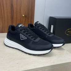 프라다(PRADA) 클래식 러닝 스니커즈 신발