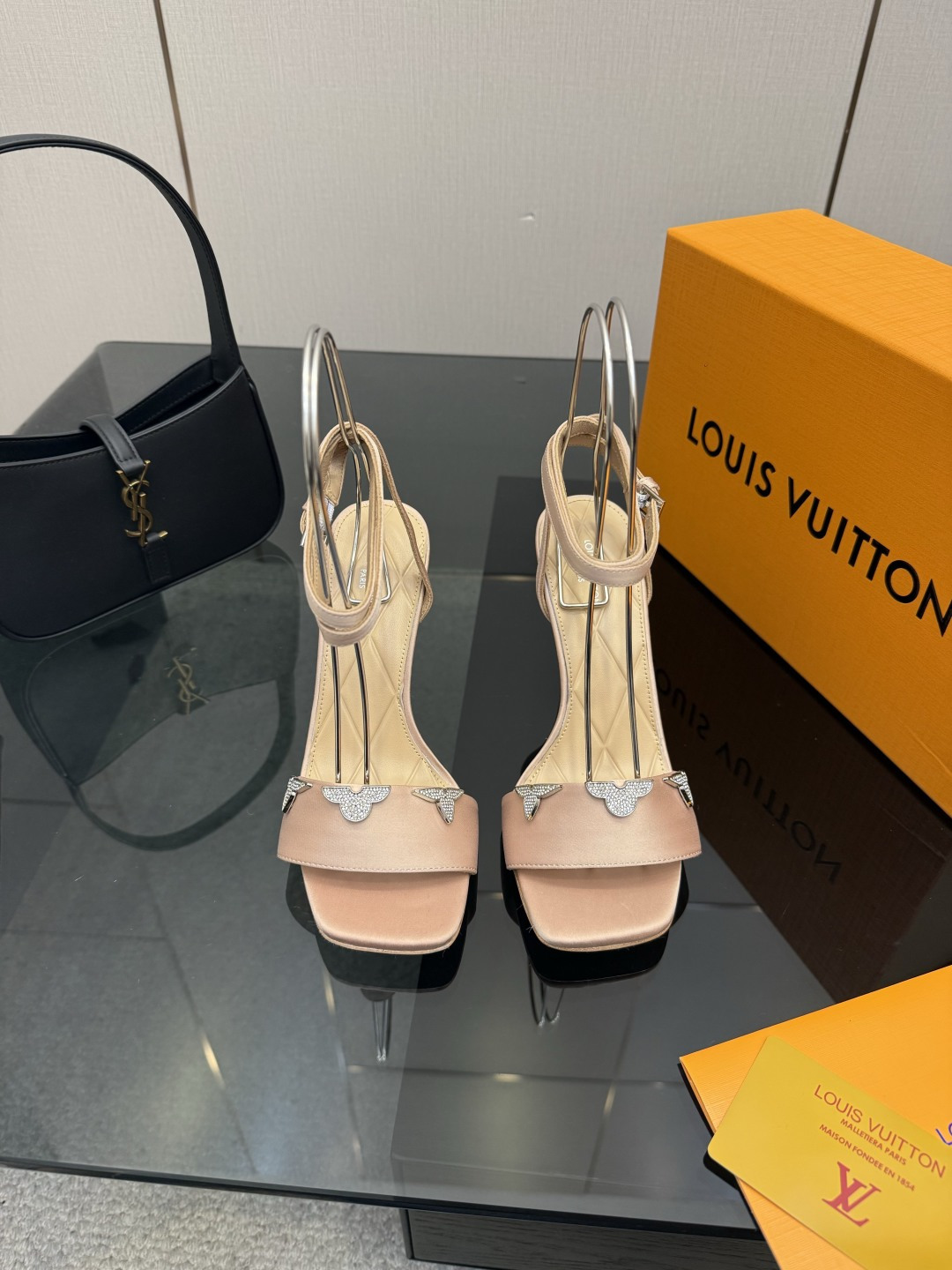 루이비통(LV) 하이힐 샌들 신발
