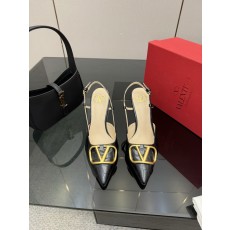 발렌티노(VALENTINO) 신상 리본 스트랩 펌프스 신발