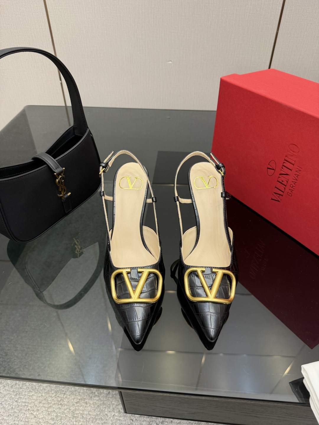 발렌티노(VALENTINO) 신상 리본 스트랩 펌프스 신발